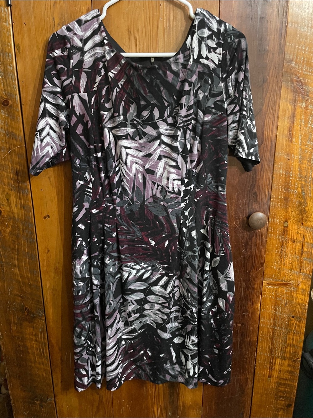 Roz & Ali Black and Plum Leaf-Print Midi Dress